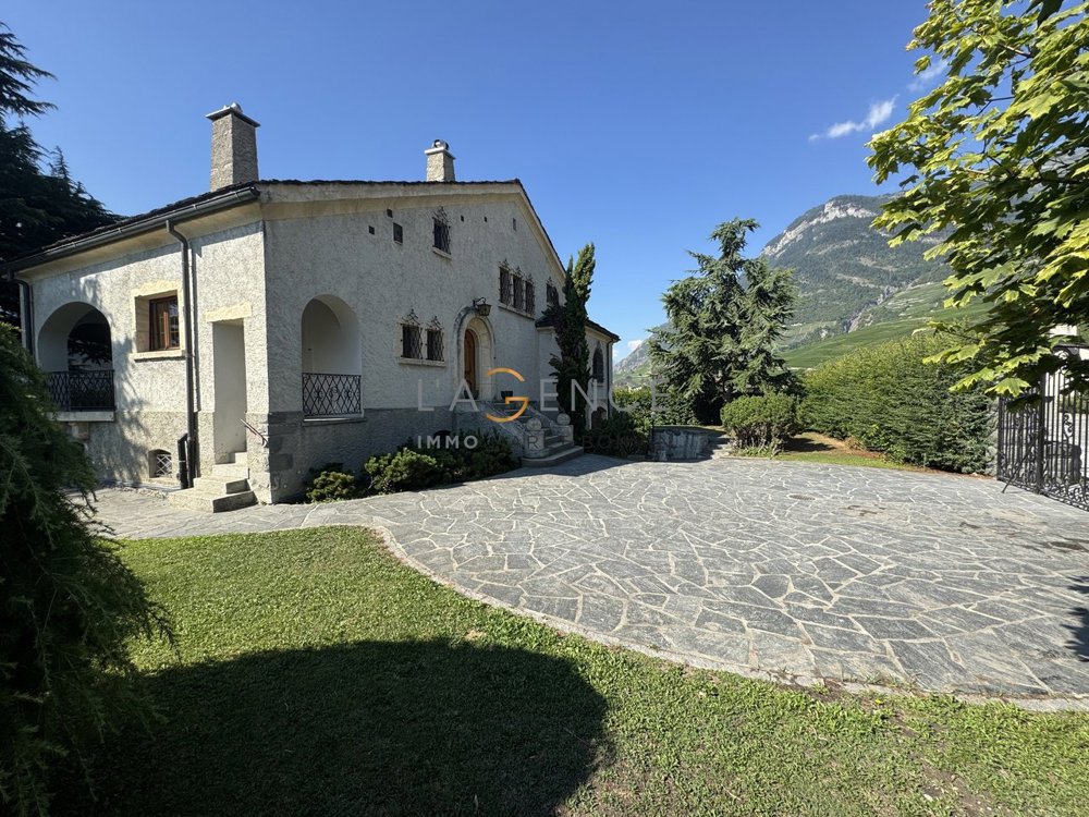8 rooms House to buy in Leytron - image 1/13