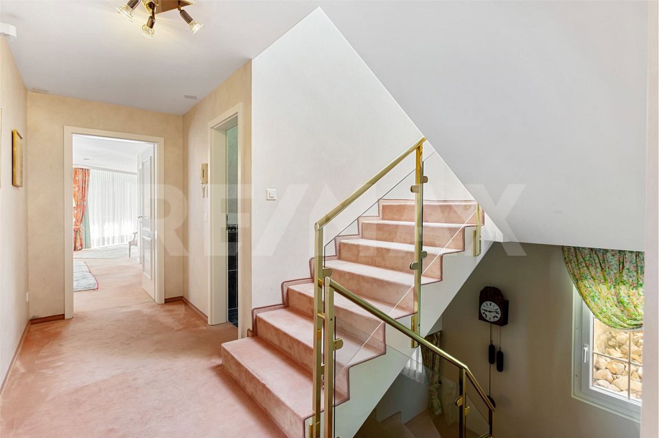 Casa di 8 locali in vendita a Stetten SH - immagine 1/13