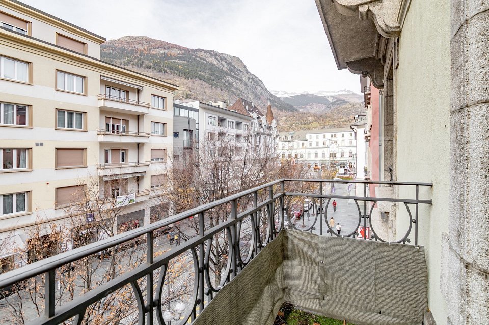 4 rooms Apartment to buy in Brig - image 1/13