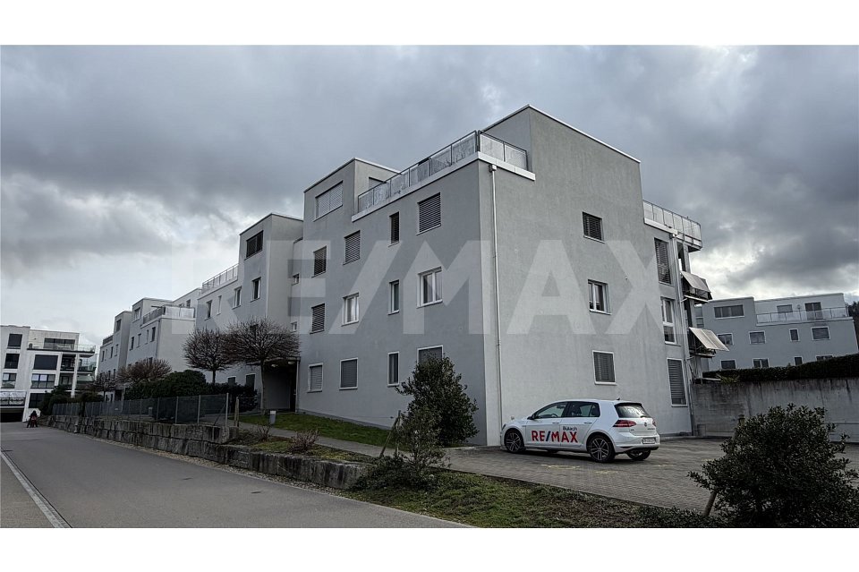 5 rooms Apartment to buy in Weiach - image 1/13