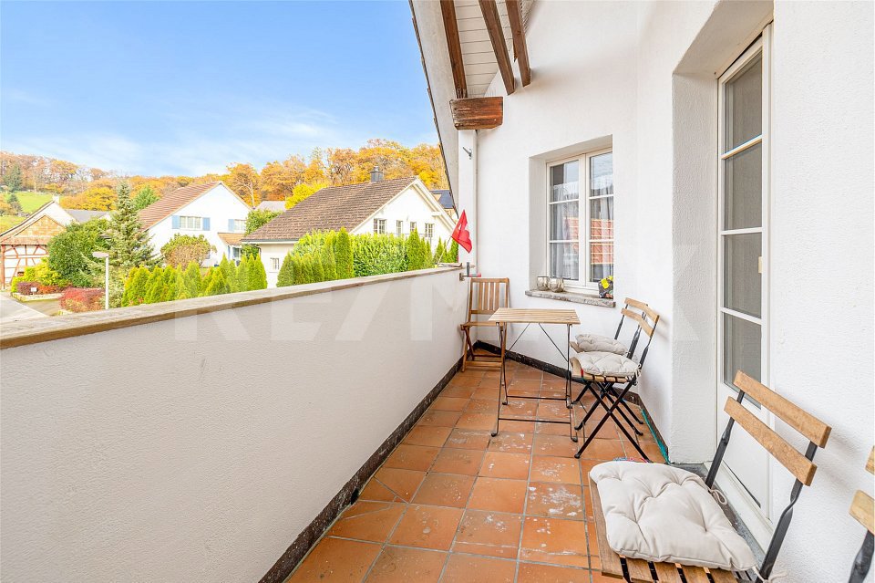 5 rooms Apartment to buy in Hüntwangen - image 1/13
