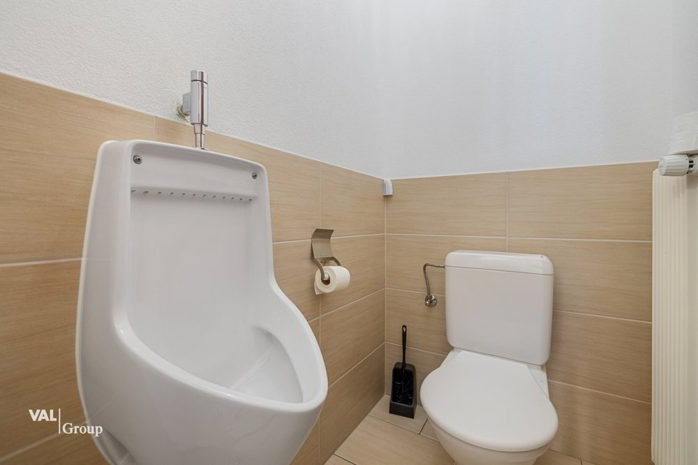 null rooms Office & Commercial to buy in Leukerbad - image 1/8