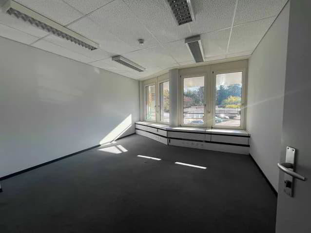 Bureaux aménagés à proximité de l'aéroport - Ansicht 3
