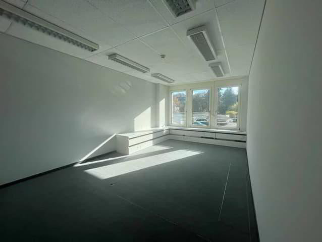 Bureaux aménagés à proximité de l'aéroport - Ansicht 5