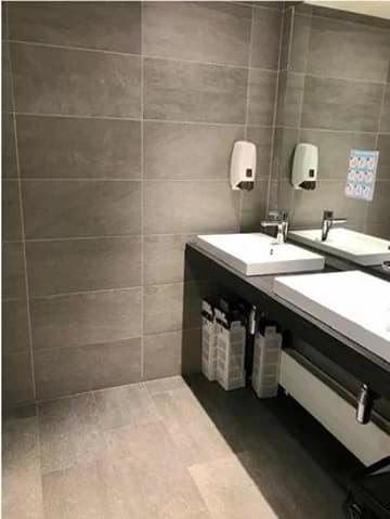 null rooms Office & Commercial for rent in Genève - image 1/8