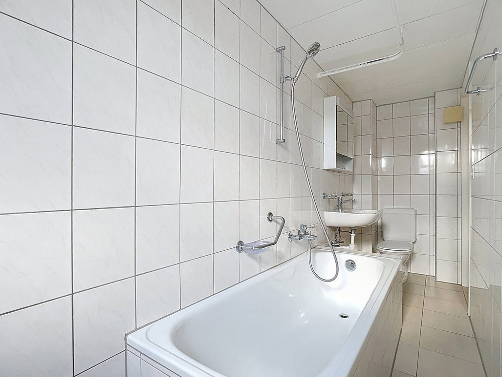 Appartement 4 pièces à louer à Le Locle - image 1/11