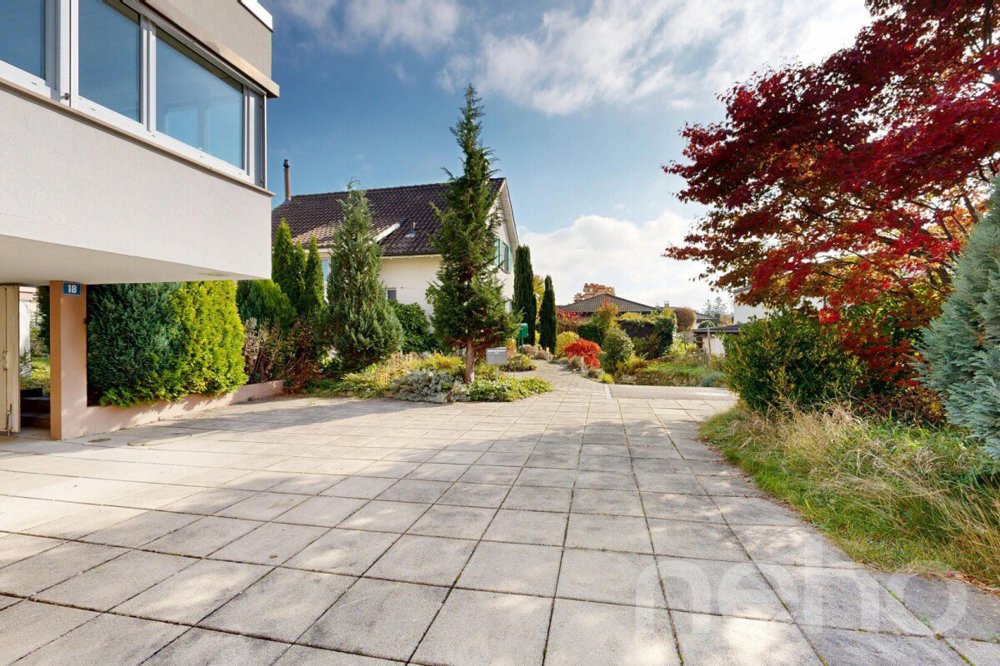 7 rooms House to buy in Rümlang - image 1/12