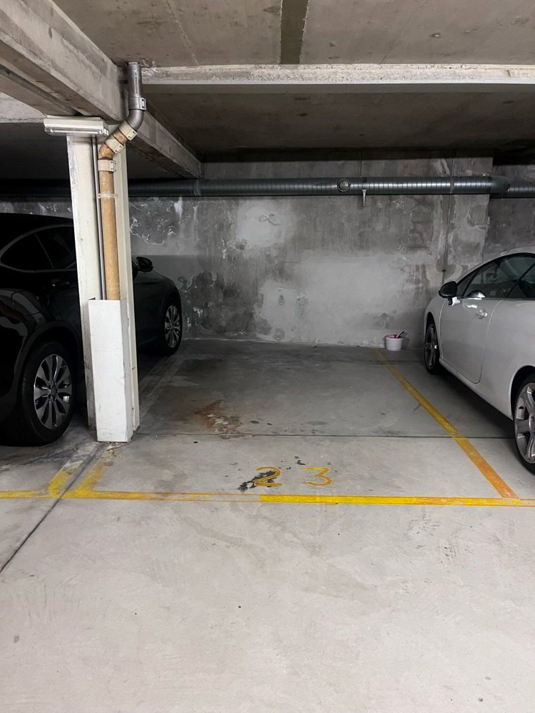 Parking, garage null pièces à louer à Territet - image 1/1