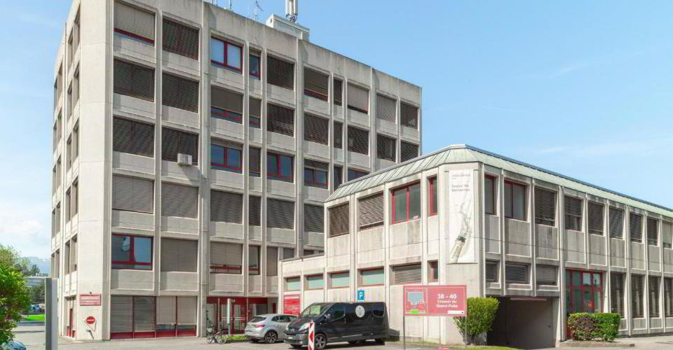 null rooms Office & Commercial for rent in Meyrin - image 1/7