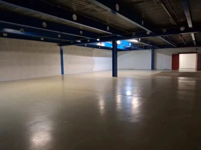 null rooms Office & Commercial to buy in Villars-Ste-Croix - image 1/5