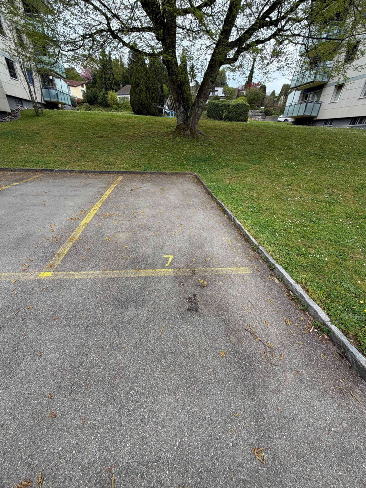 Parking, garage null pièces à louer à Bassersdorf - image 1/1