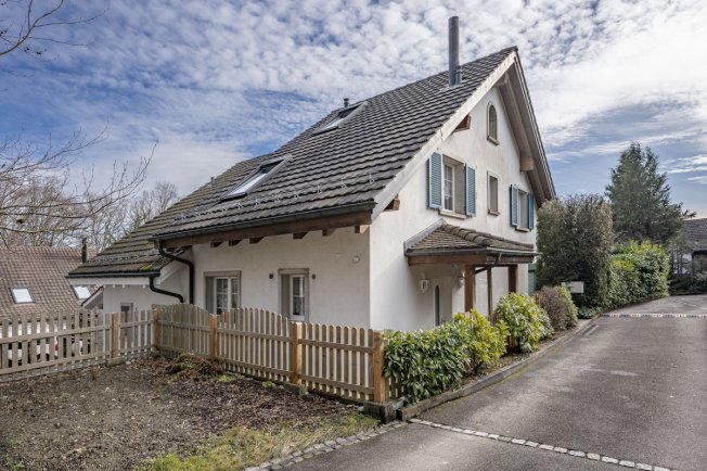 4 rooms House to buy in Neerach - image 1/1