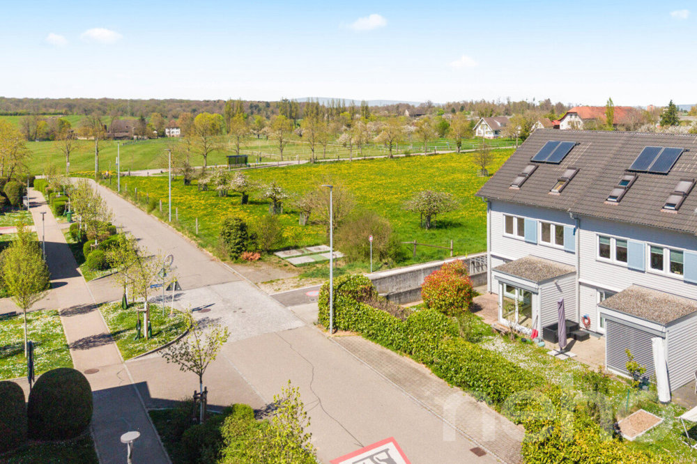 6 rooms House to buy in Oberwil BL - image 1/12