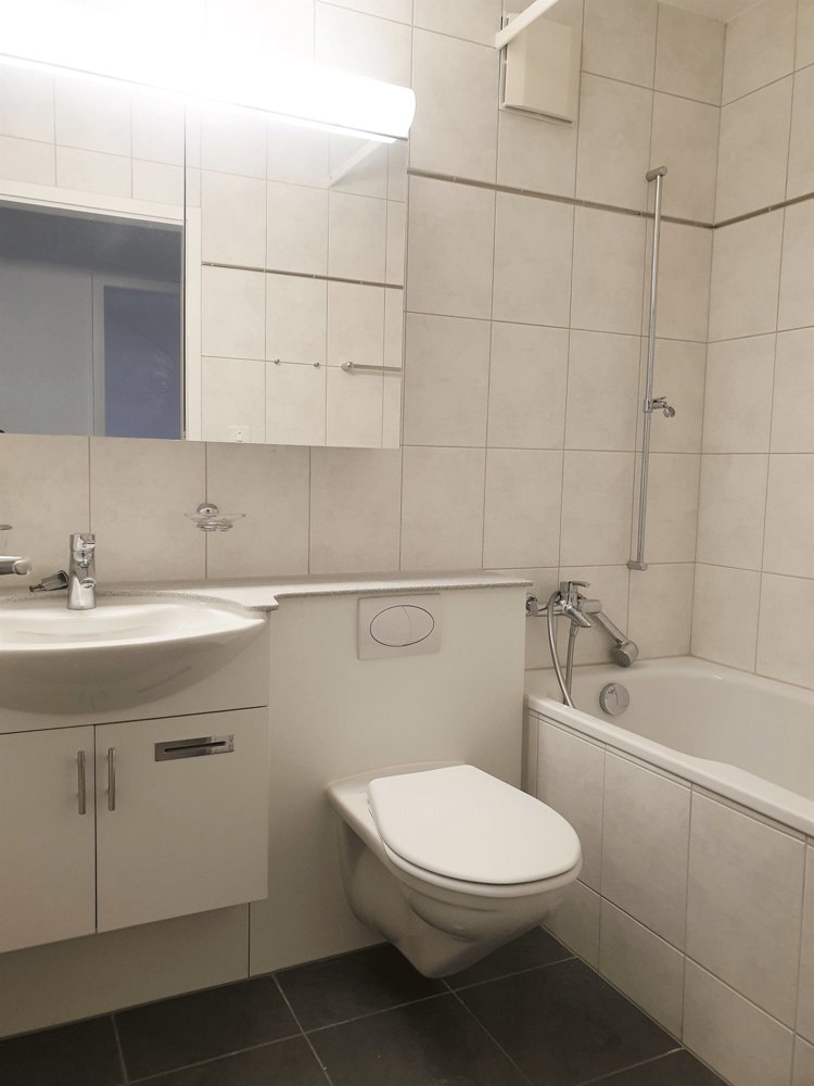 4 rooms Apartment for rent in Uster - image 1/6