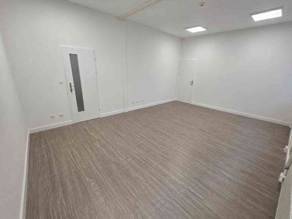1 rooms Office & Commercial for rent in Crissier - image 1/2