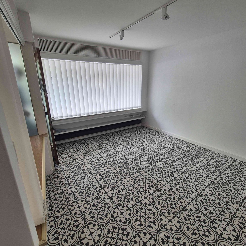 2 rooms Office & Commercial for rent in Basel - image 1/6