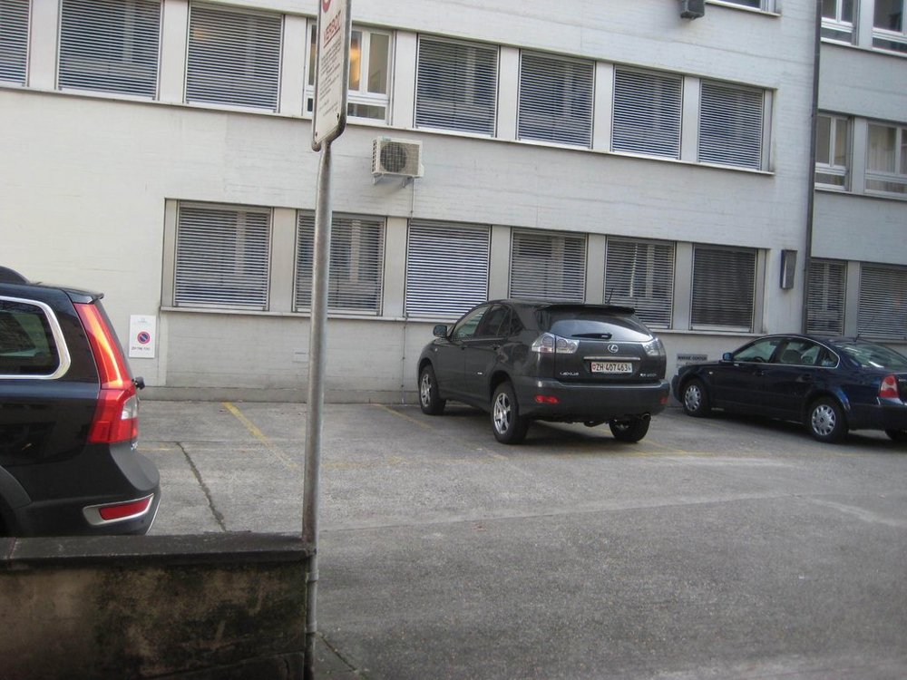 null rooms Car park, garage for rent in Zurigo - image 1/3