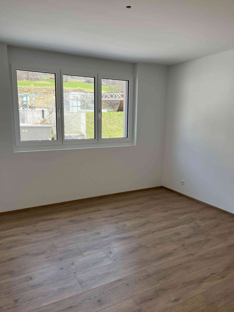 4.5 Zimmer Wohnung zu vermieten in Tumegl/Tomils - Bild 1/10