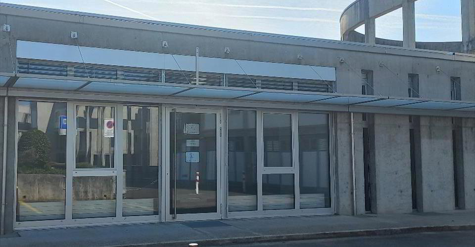 Ufficio & Commercio di null locali in affitto a Coppet - immagine 1/2