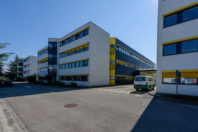 Bureau & Commerce null pièces à louer à Gland - image 1/1