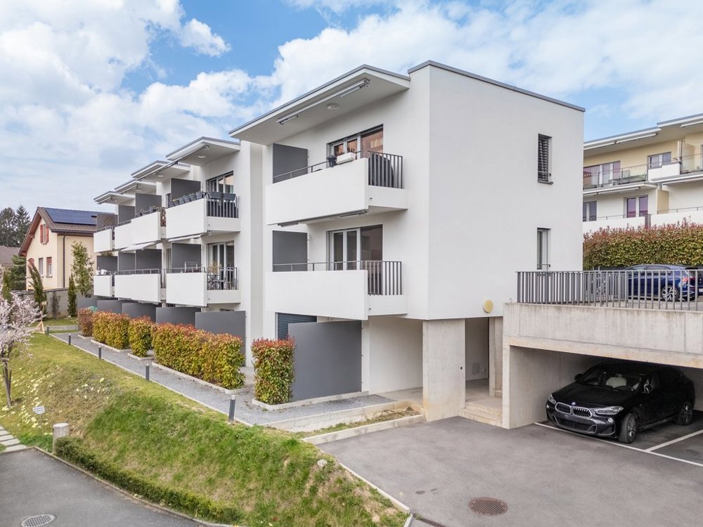 null rooms Car park, garage for rent in Lausanne - image 1/1