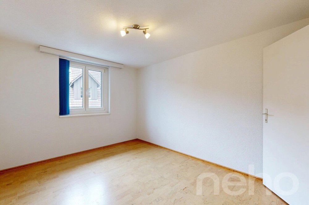 10 rooms House to buy in Rorbas - image 1/12