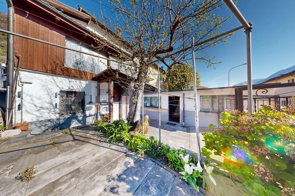 4.5 rooms House to buy in Monte Carasso - image 1/4