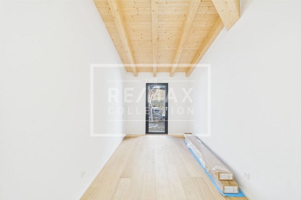 Casa di 8 locali in vendita a Vico Morcote - immagine 1/13