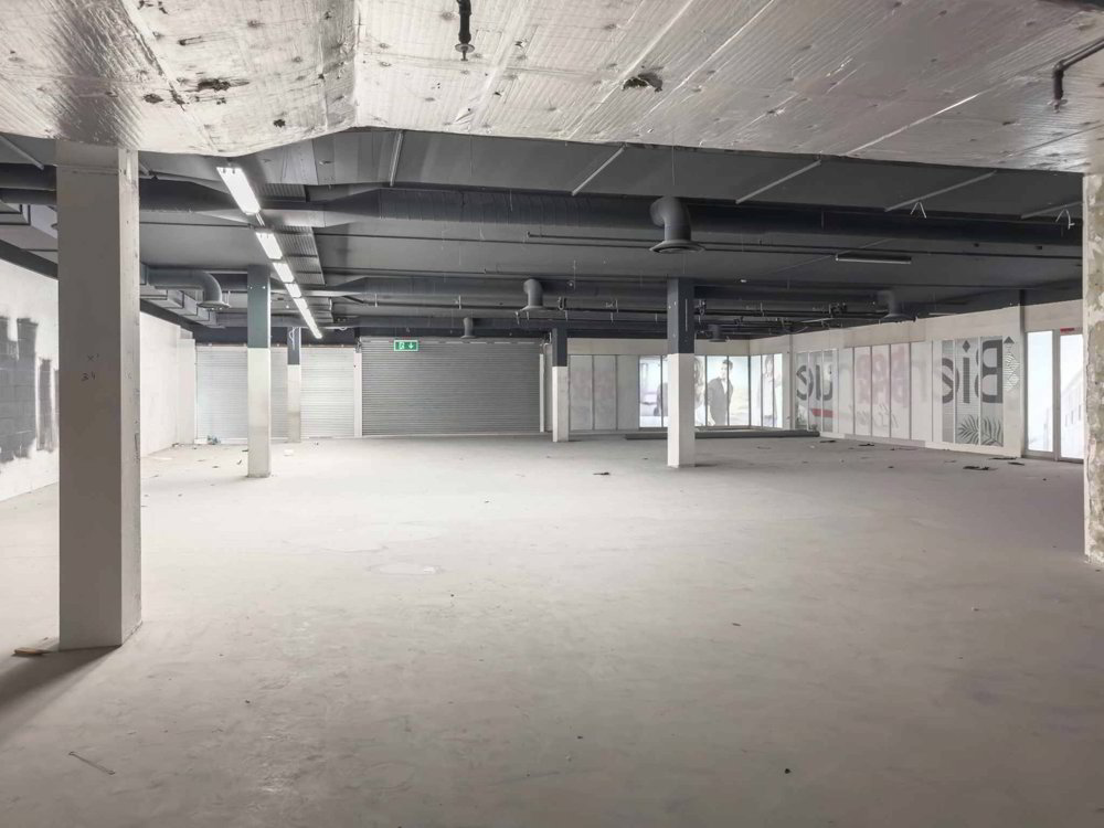 null rooms Office & Commercial for rent in Vernier - image 1/4