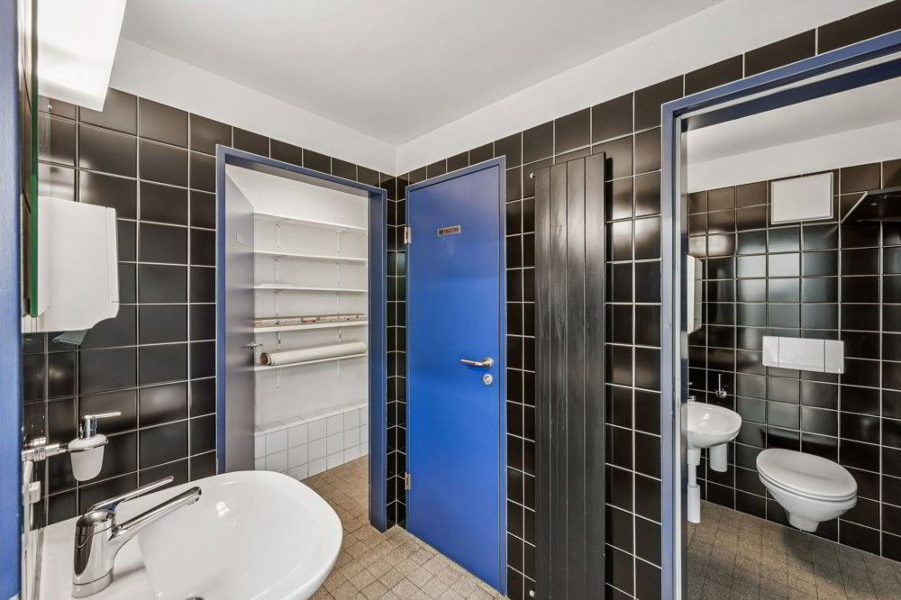 null rooms Office & Commercial for rent in Muttenz - image 1/10