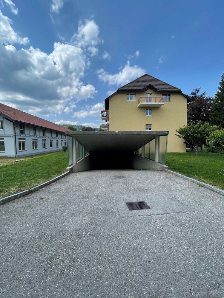 null rooms Car park, garage for rent in La Chaux-de-Fonds - image 1/2