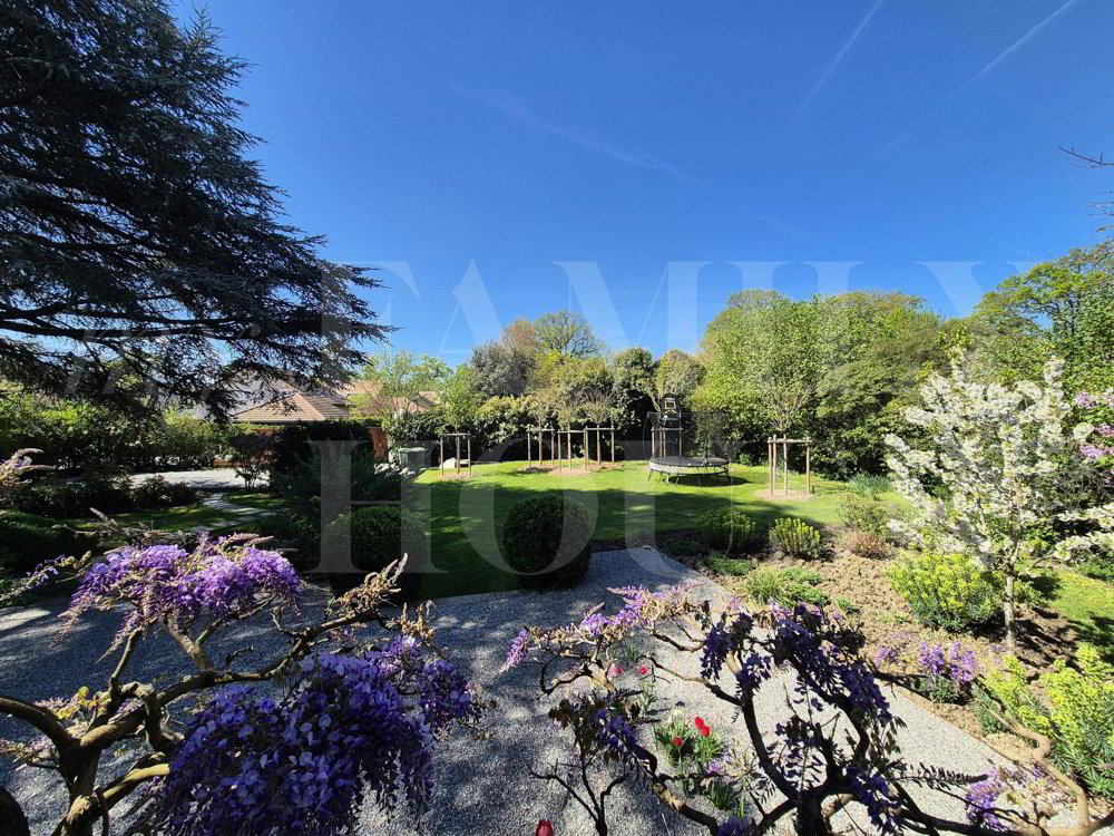 8 rooms House to buy in Vandoeuvres - image 1/13