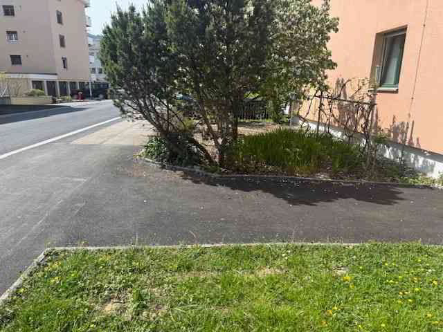 null rooms Car park, garage for rent in Lachen SZ - image 1/3