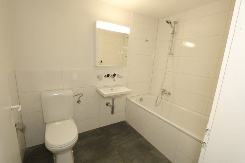 4 Zimmer Wohnung zu vermieten in Glarona - Bild 1/11
