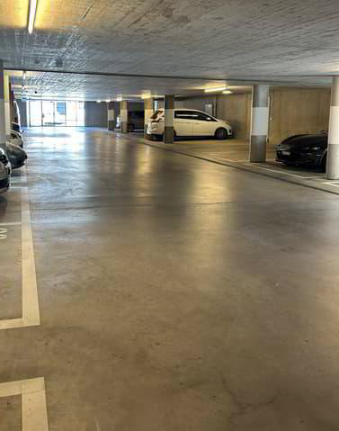 Parking, garage null pièces à louer à Corminboeuf - image 1/4
