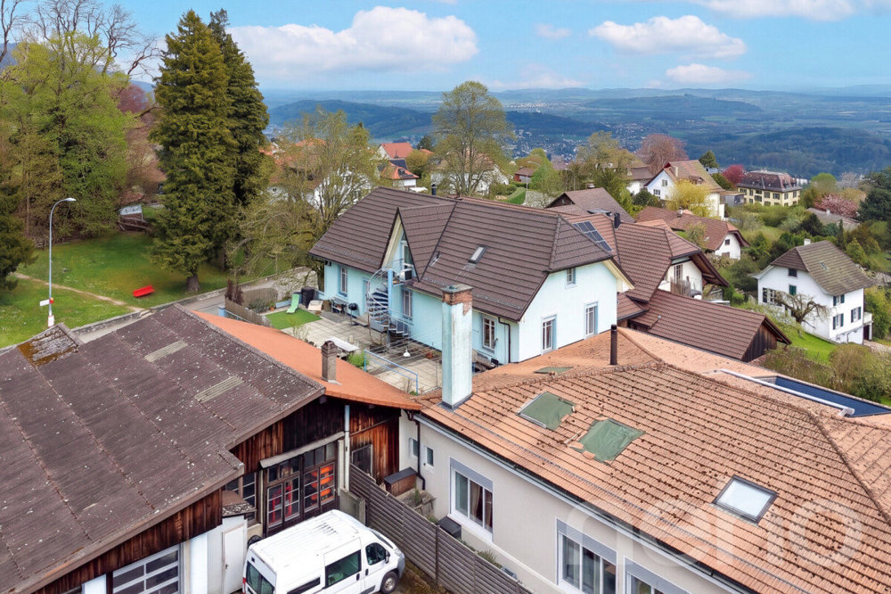 Maison 10 pièces à acheter à Evilard - image 1/12