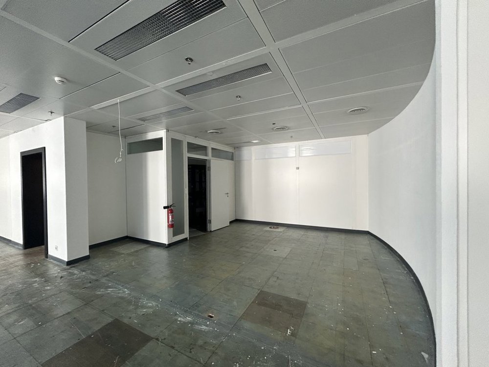 Bureau & Commerce null pièces à louer à Petit-Lancy - image 1/7