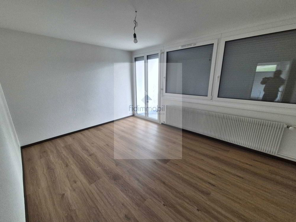 Appartamento di 2.5 locali in affitto a La Chaux-de-Fonds - immagine 1/9