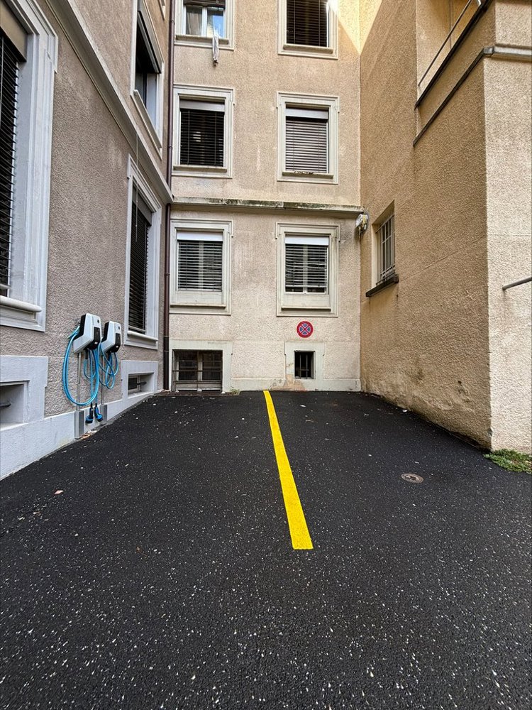 null rooms Car park, garage for rent in Lausanne - image 1/1