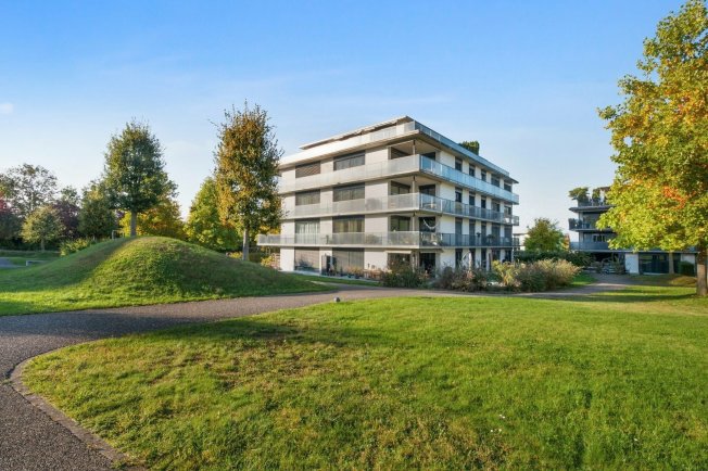 null rooms Car park, garage for rent in Lachen SZ - image 1/1
