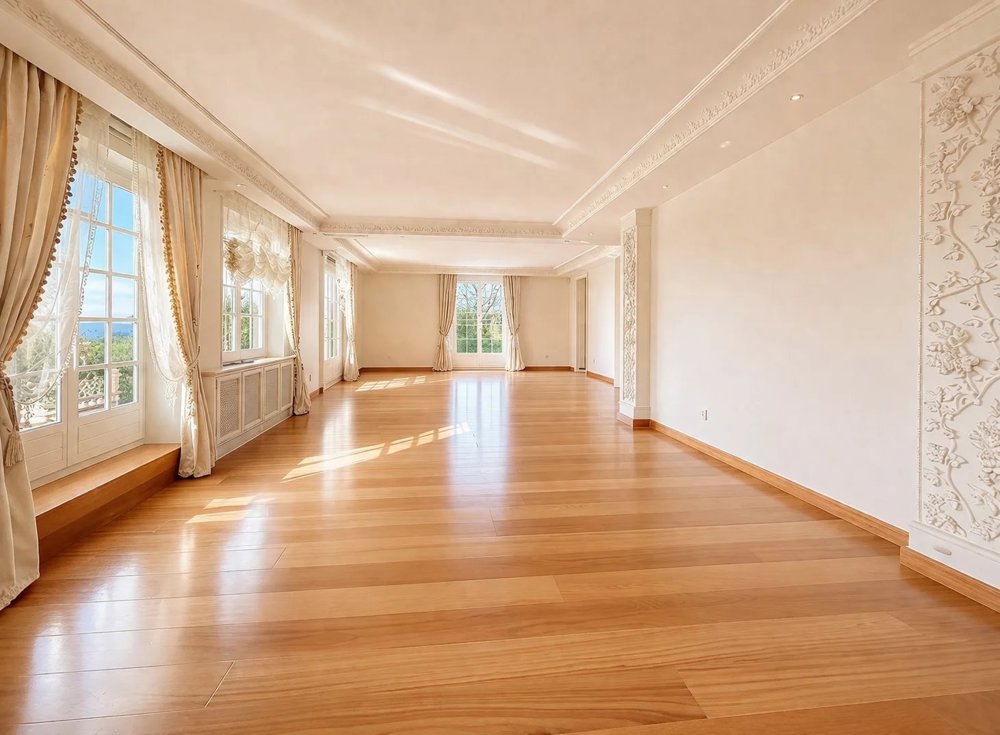 12 rooms House to buy in Begnins - image 1/13