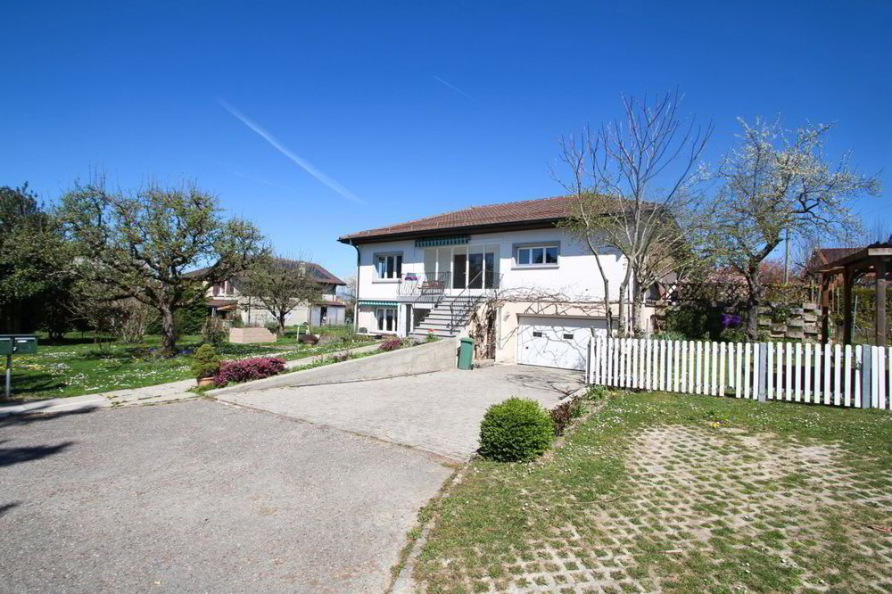 Casa di 8 locali in vendita a Echallens - immagine 1/9