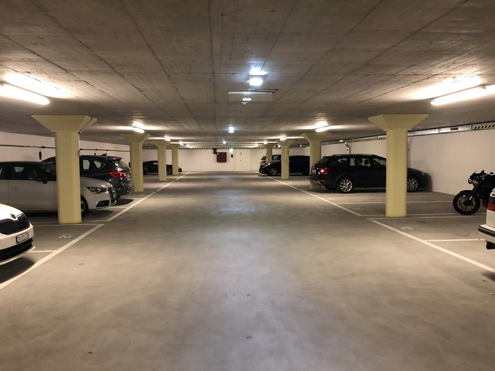 Parking, garage null pièces à louer à Zumikon - image 1/2