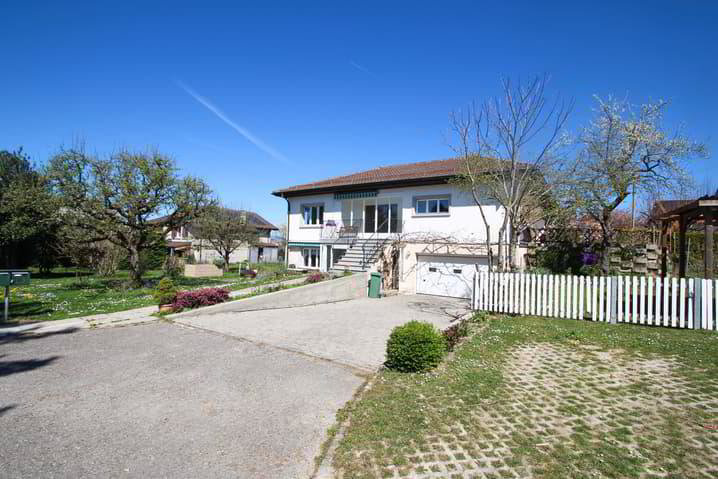 Casa di 8 locali in vendita a Echallens - immagine 1/8