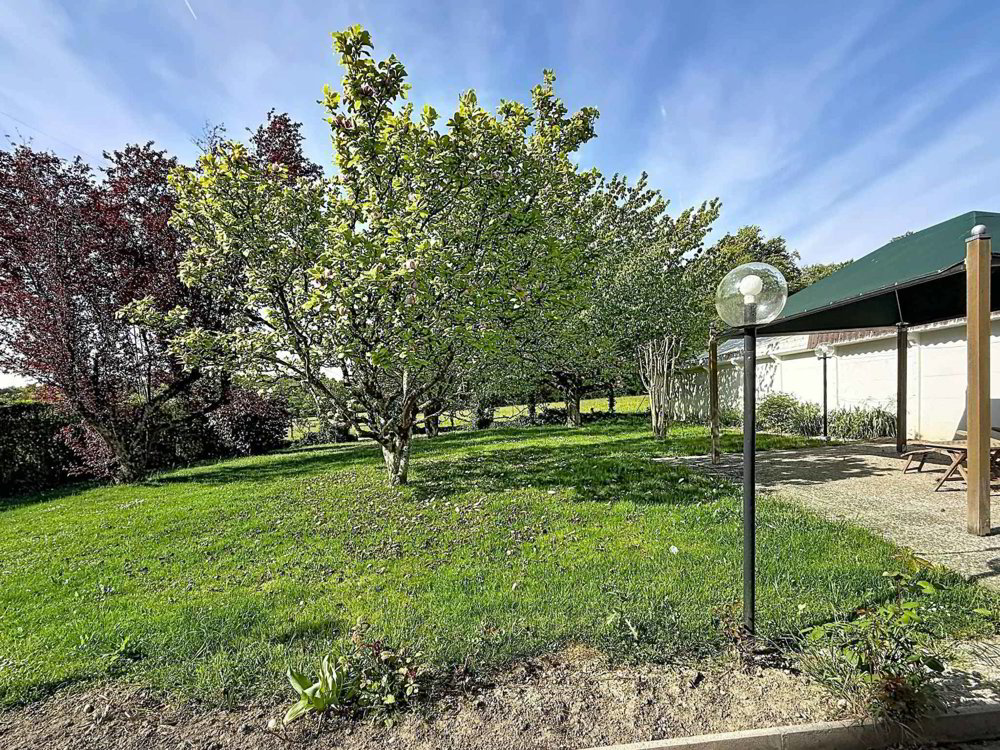 8 rooms House to buy in Céligny - image 1/12