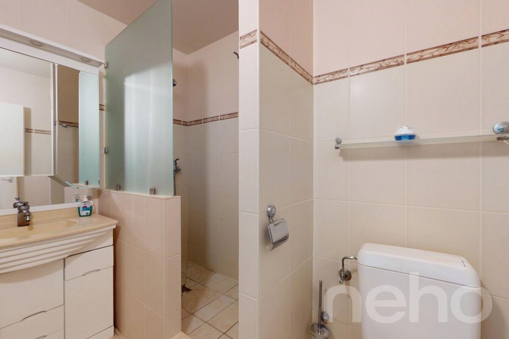 5.5 rooms Apartment to buy in Gland - image 1/12