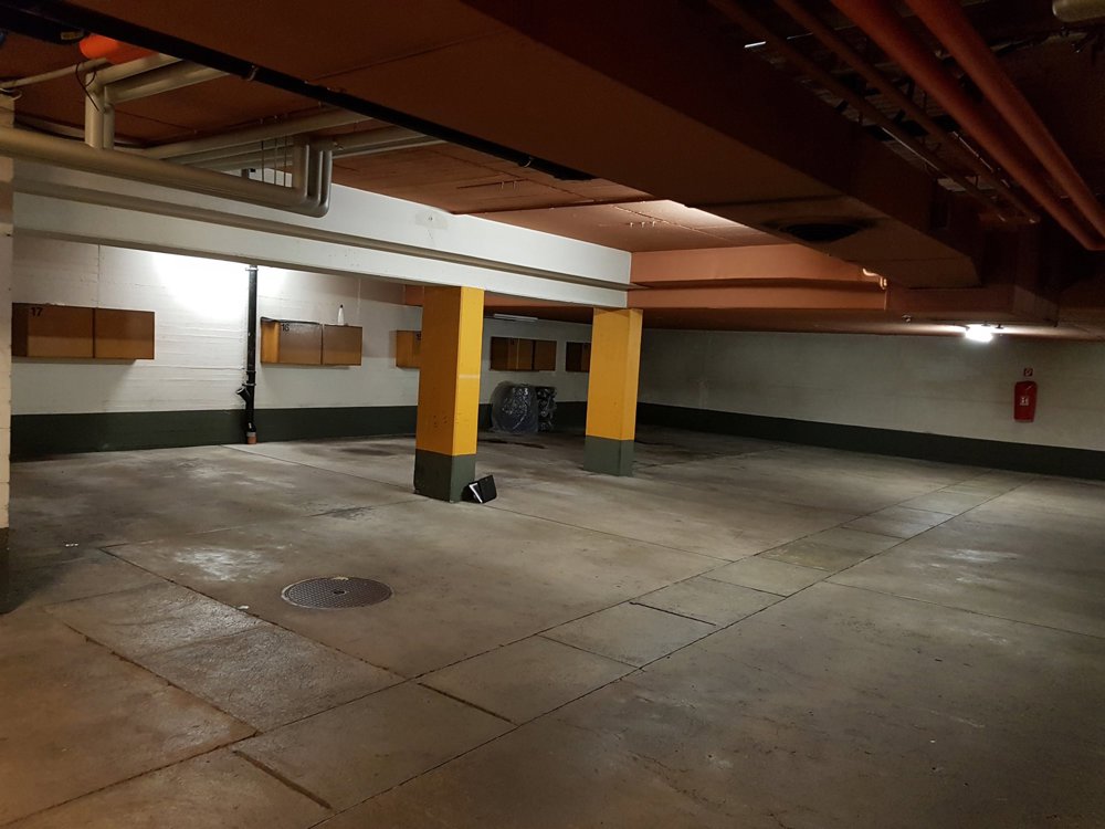 null rooms Car park, garage for rent in Zürich - image 1/2