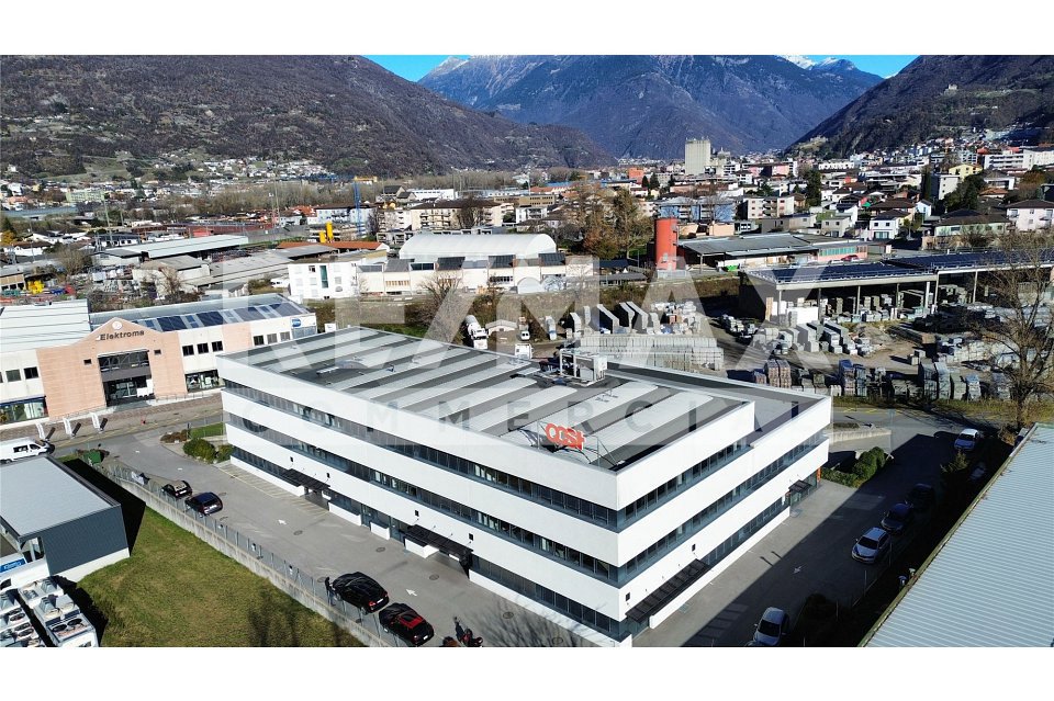 Ufficio & Commercio di null locali in vendita a Giubiasco - immagine 1/13