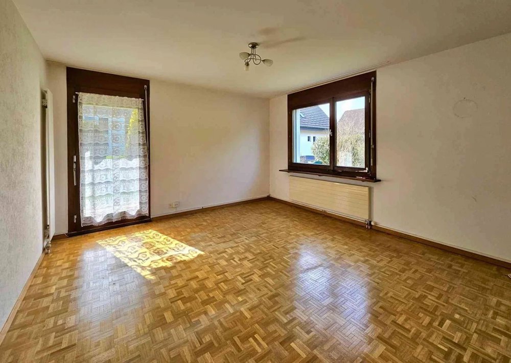 9.5 rooms House to buy in Bad Zurzach - image 1/13