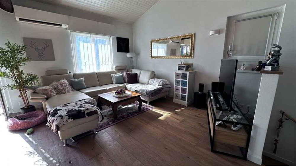 Maison 4 pièces à acheter à Bissone - image 1/13